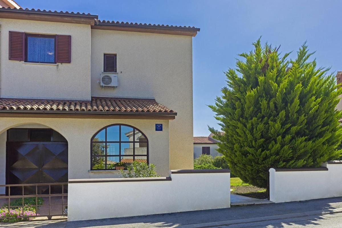 Nada In Vinkuran Vila PUY Exterior foto