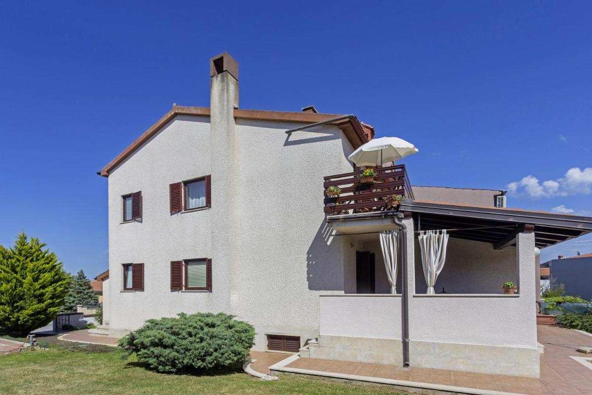 Nada In Vinkuran Vila PUY Exterior foto